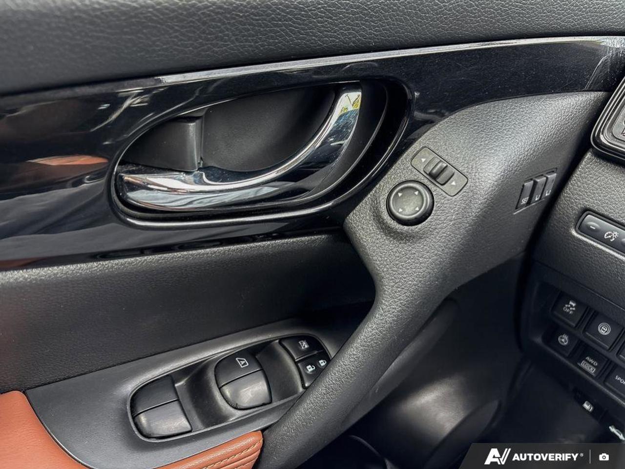 2017 Nissan Rogue SL Photo