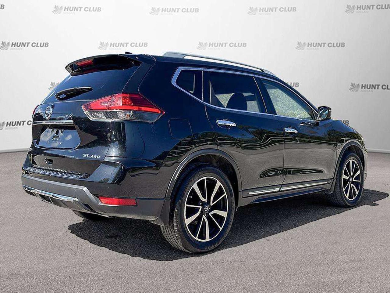 2017 Nissan Rogue SL (AS-IS)  Navigation   Moonroof   Leather Seats Photo