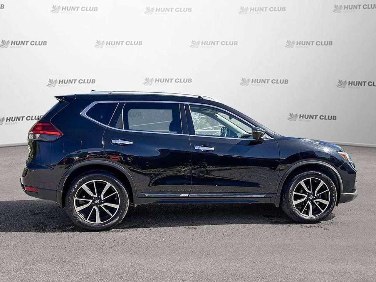 2017 Nissan Rogue SL (AS-IS)  Navigation   Moonroof   Leather Seats Photo