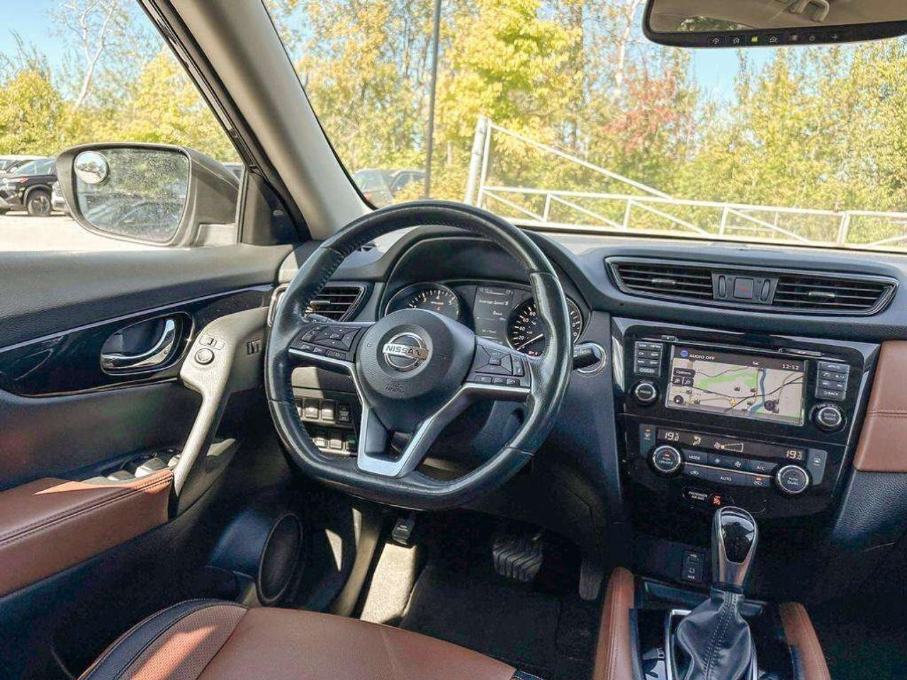 2017 Nissan Rogue SL (AS-IS)  Navigation   Moonroof   Leather Seats Photo
