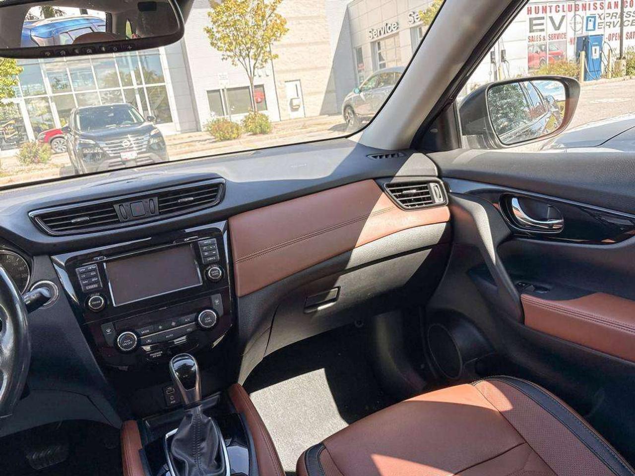 2017 Nissan Rogue SL (AS-IS)  Navigation   Moonroof   Leather Seats Photo