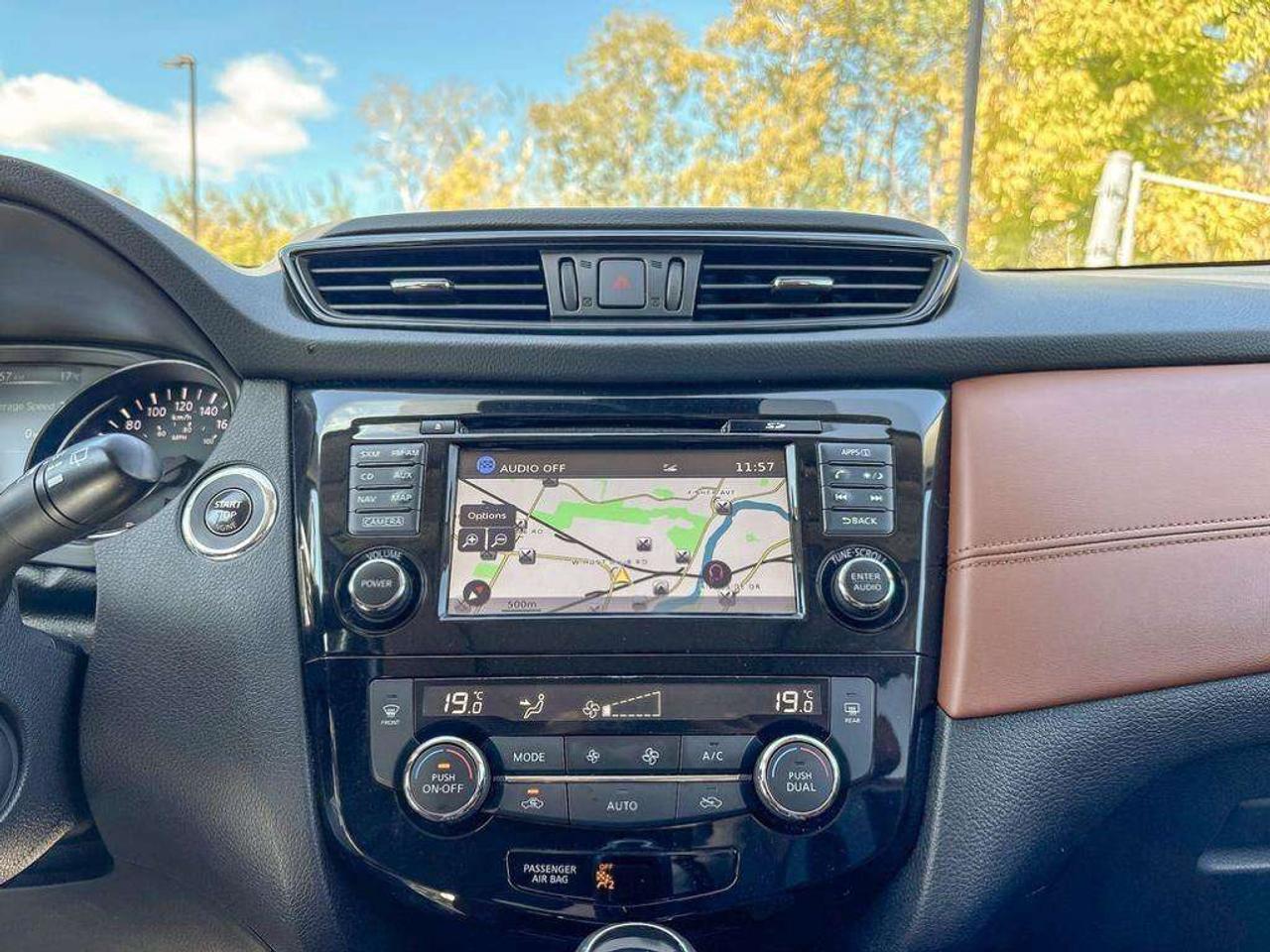 2017 Nissan Rogue SL (AS-IS)  Navigation   Moonroof   Leather Seats Photo