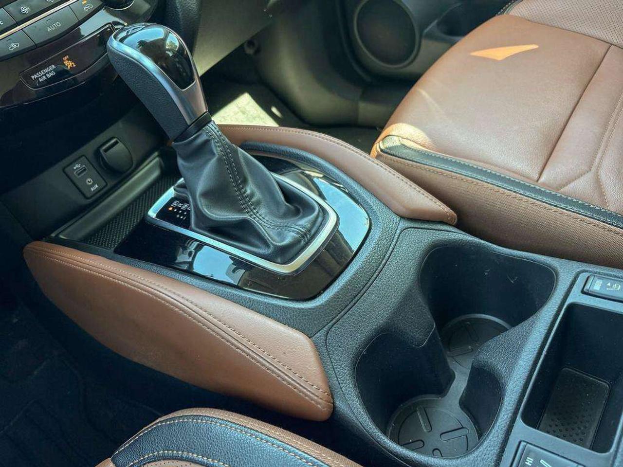 2017 Nissan Rogue SL (AS-IS)  Navigation   Moonroof   Leather Seats Photo