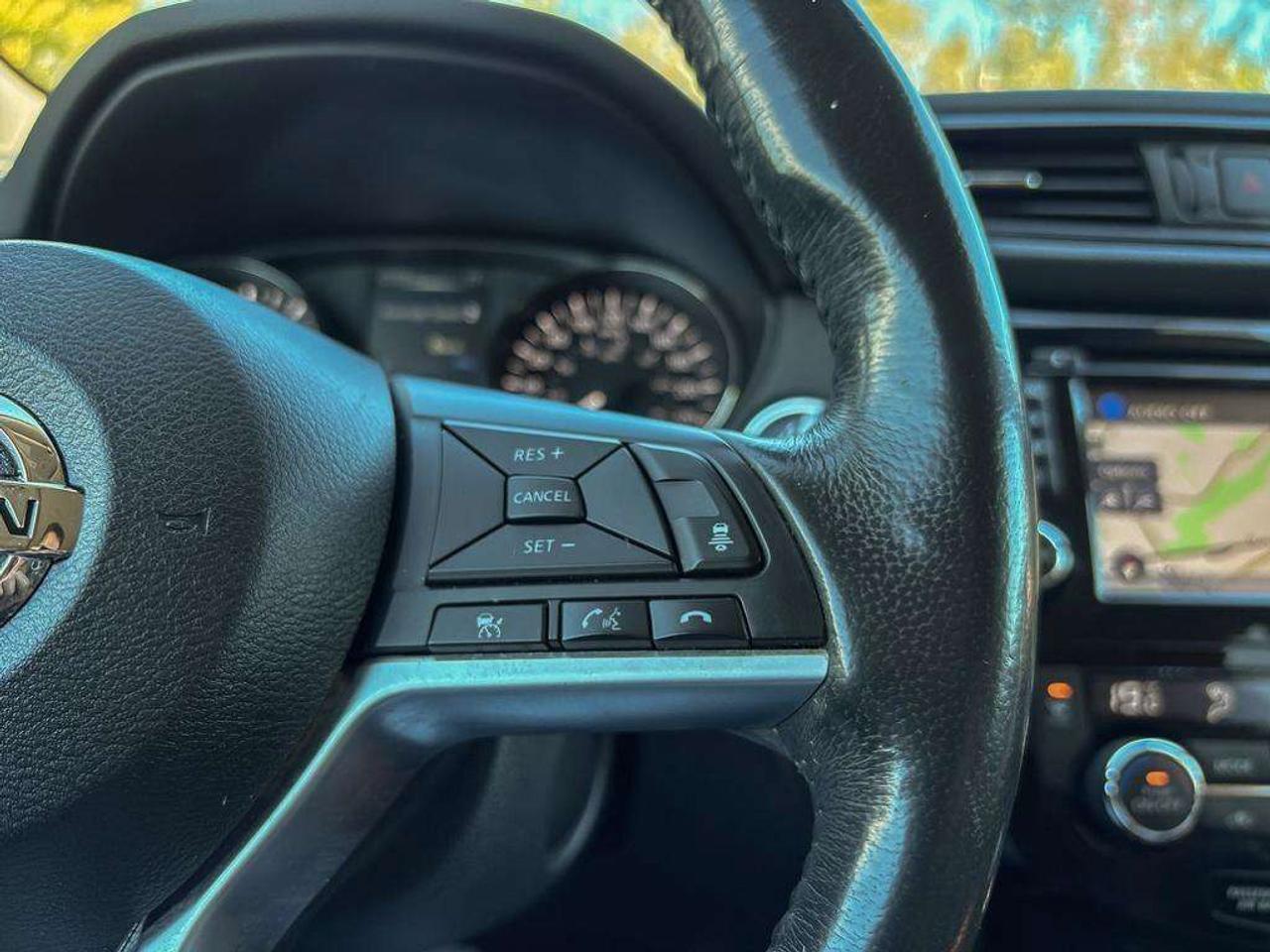 2017 Nissan Rogue SL (AS-IS)  Navigation   Moonroof   Leather Seats Photo