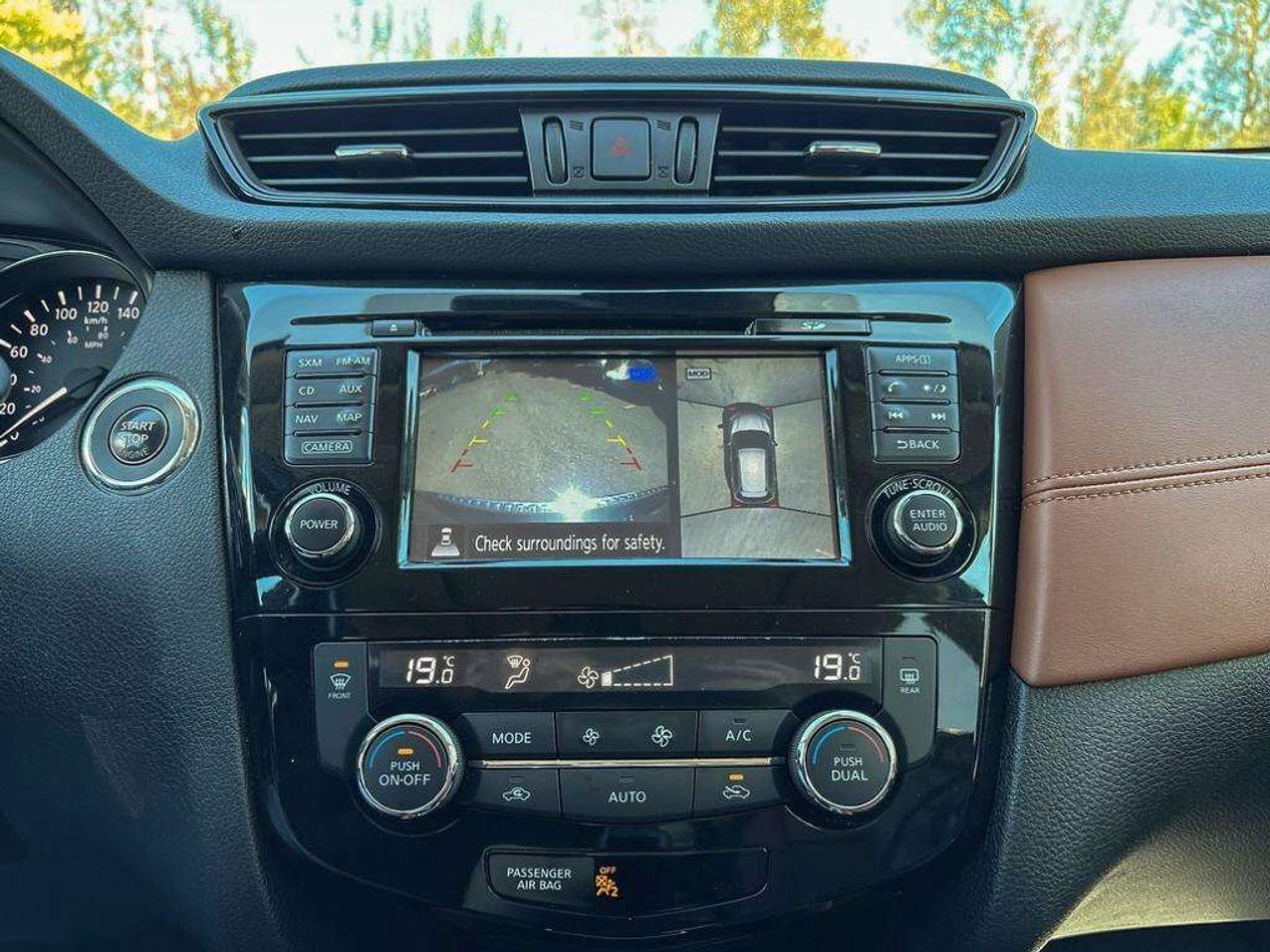 2017 Nissan Rogue SL (AS-IS)  Navigation   Moonroof   Leather Seats Photo