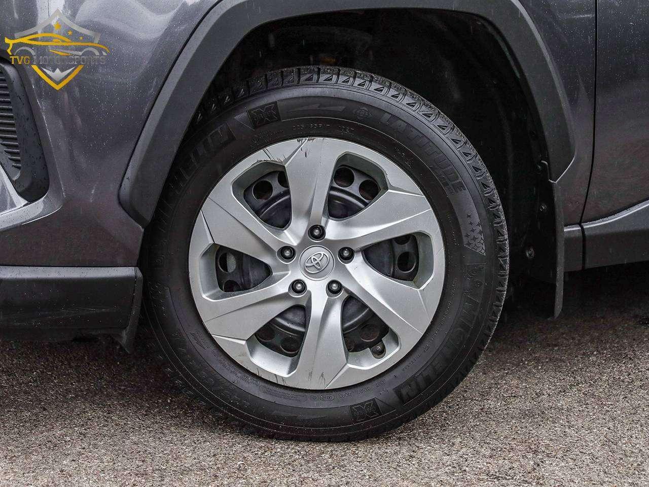2021 Toyota RAV4 LE AWD   CLEAN CARFAX   SAFETY INCLUDED Photo