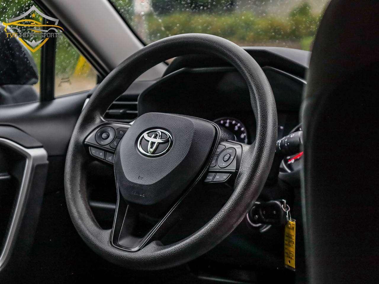 2021 Toyota RAV4 LE AWD   CLEAN CARFAX   SAFETY INCLUDED Photo