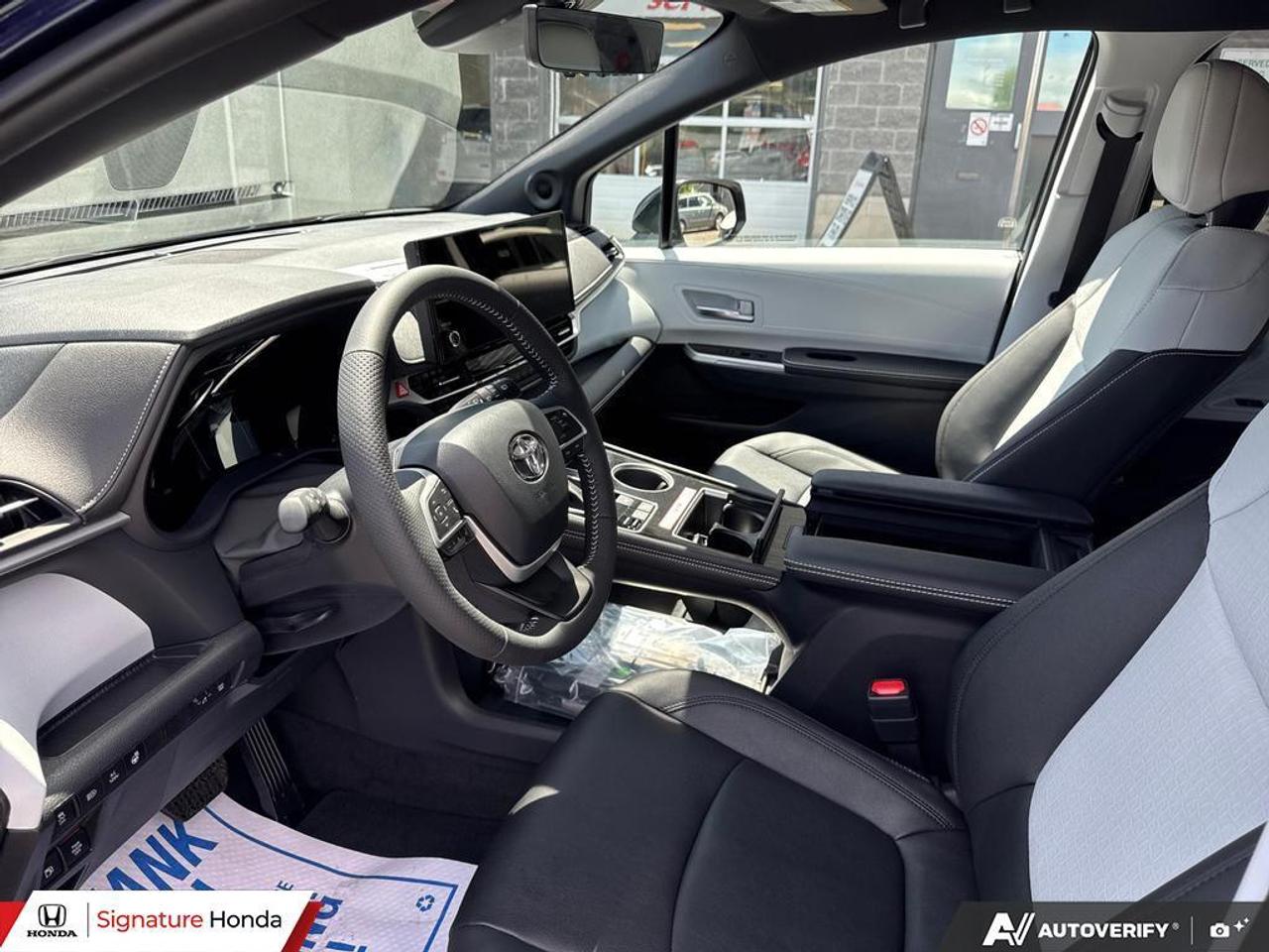 2026 Toyota Sienna LIMITED Photo