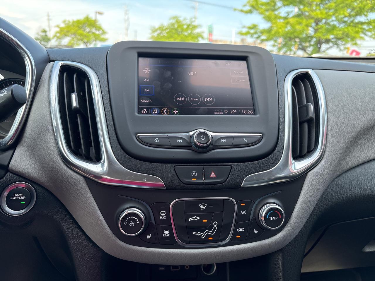 2022 Chevrolet Equinox LT Photo3