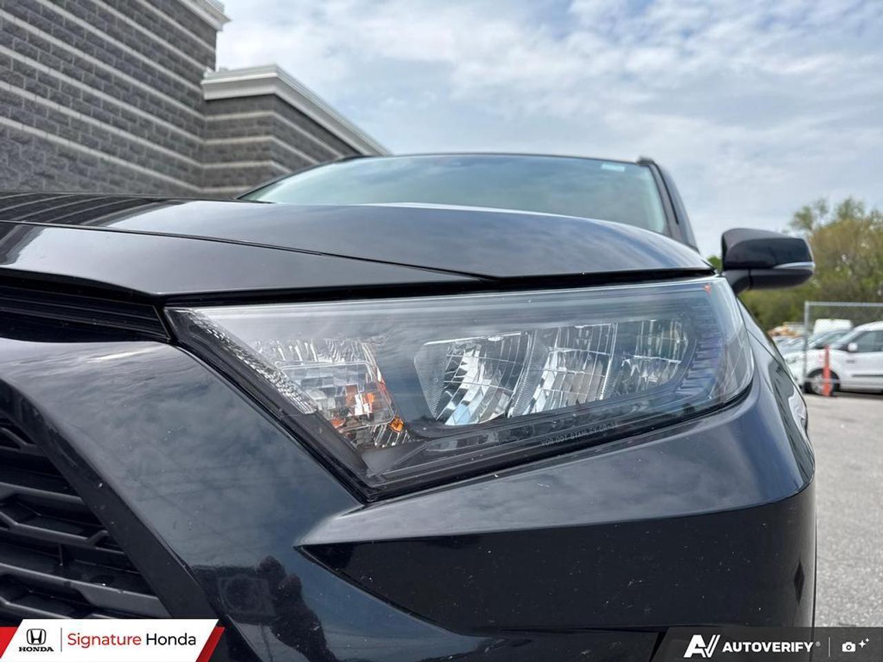 2021 Toyota RAV4 LE Photo