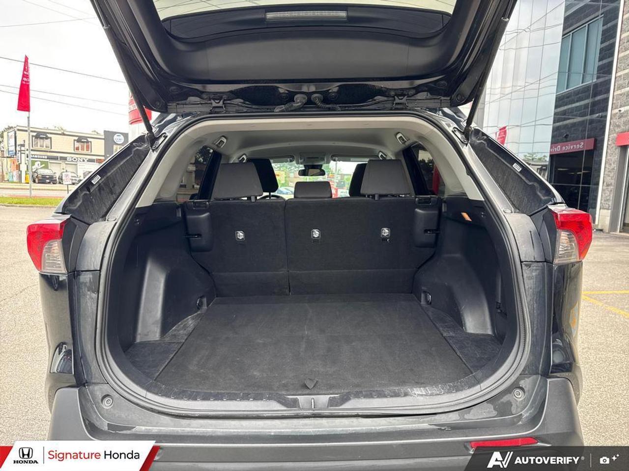 2021 Toyota RAV4 LE Photo