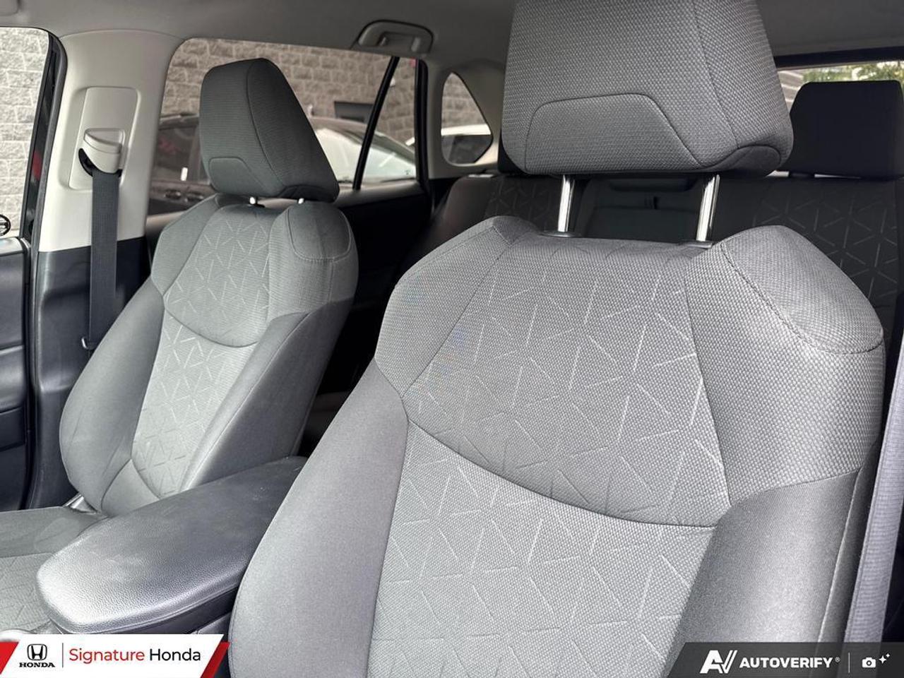 2021 Toyota RAV4 LE Photo