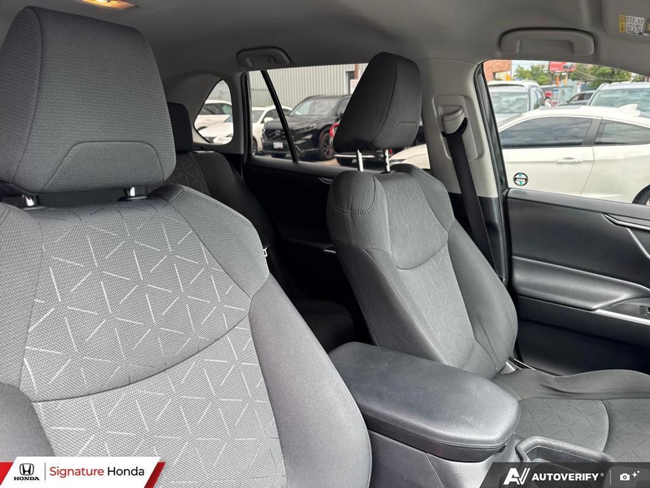 2021 Toyota RAV4 LE Photo