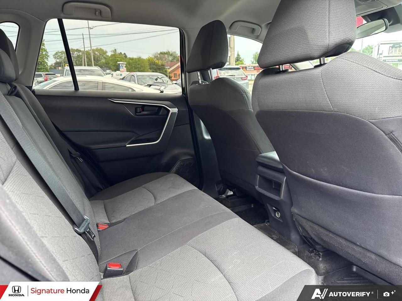 2021 Toyota RAV4 LE Photo