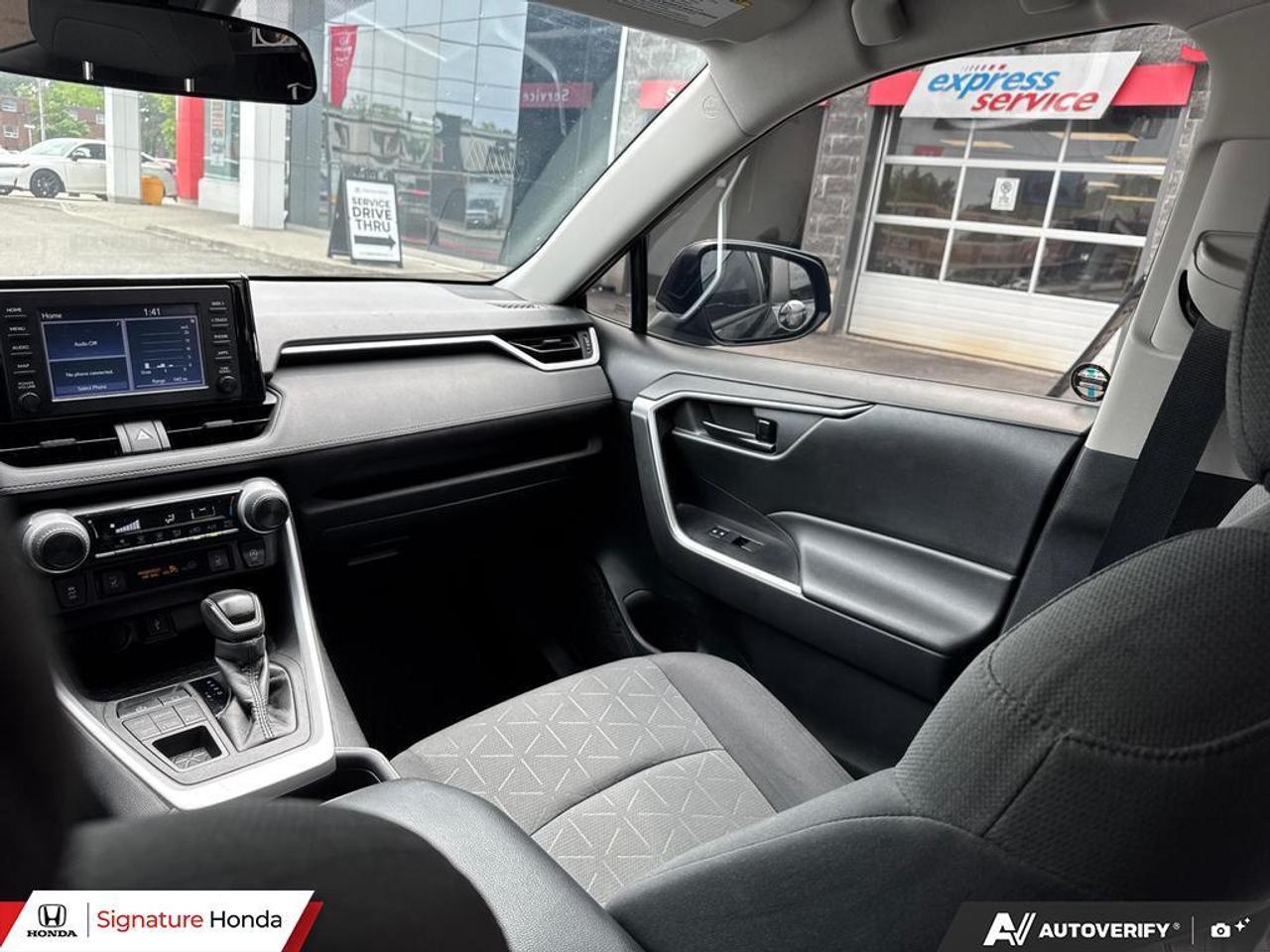 2021 Toyota RAV4 LE Photo
