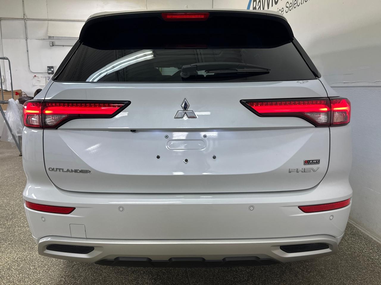 2024 Mitsubishi Outlander Phev GT Photo