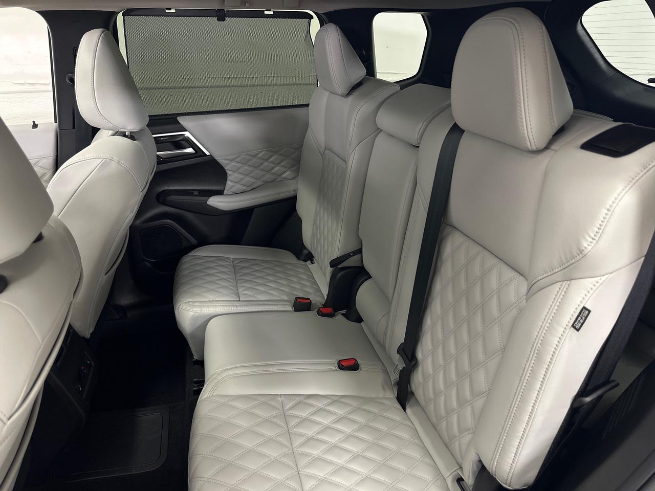 2024 Mitsubishi Outlander Phev GT Photo