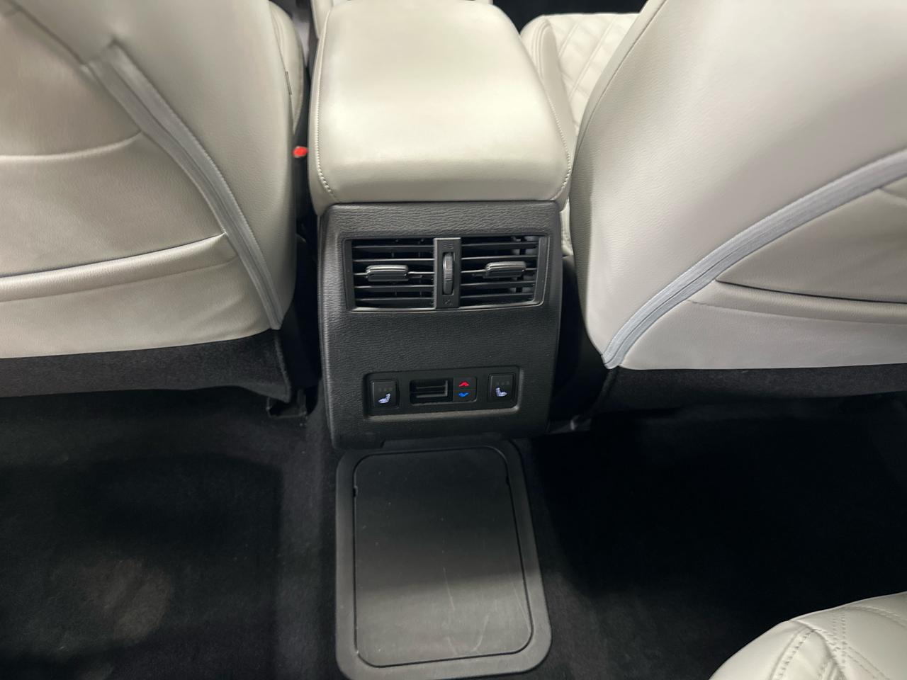 2024 Mitsubishi Outlander Phev GT Photo