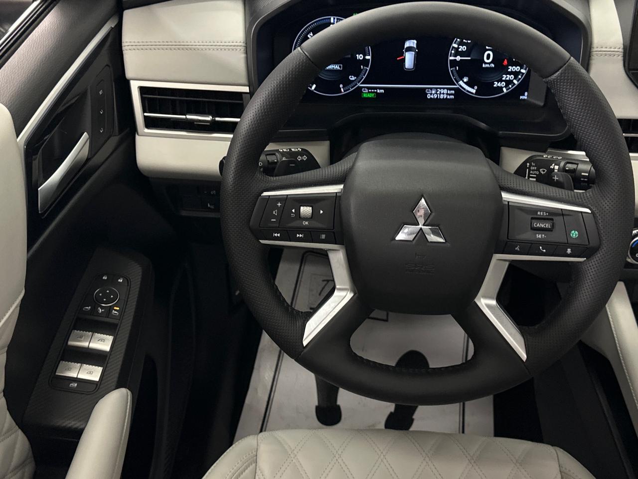 2024 Mitsubishi Outlander Phev GT Photo