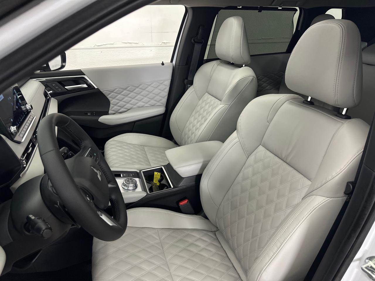 2024 Mitsubishi Outlander Phev GT Photo