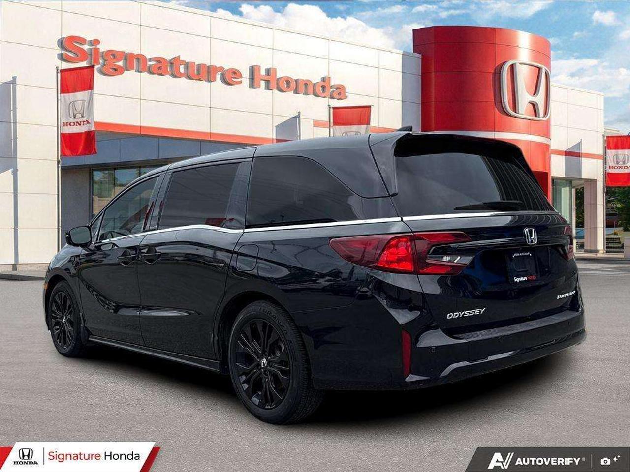 2025 Honda Odyssey Black Edition Photo3