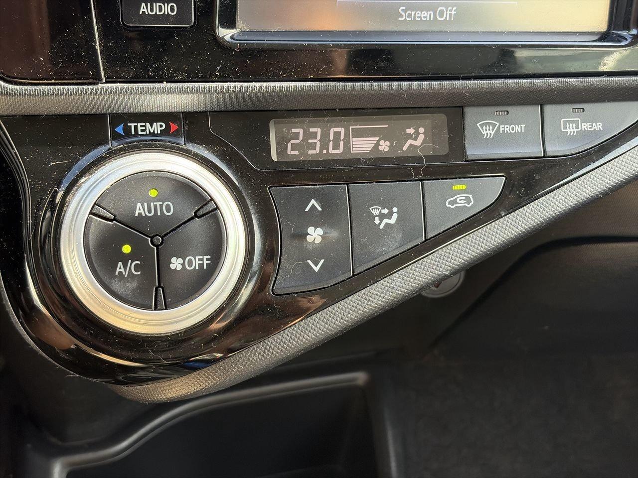 2015 Toyota Prius c eCVT SOLD AS/IS   CLOTH   BLUETOOTH CONNECTION Photo