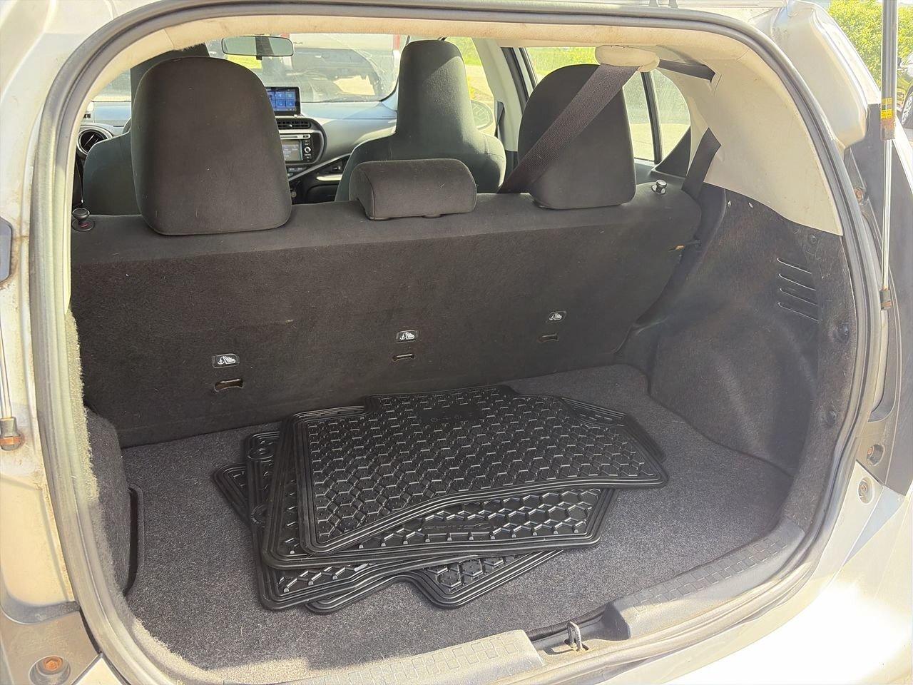 2015 Toyota Prius c eCVT SOLD AS/IS   CLOTH   BLUETOOTH CONNECTION Photo