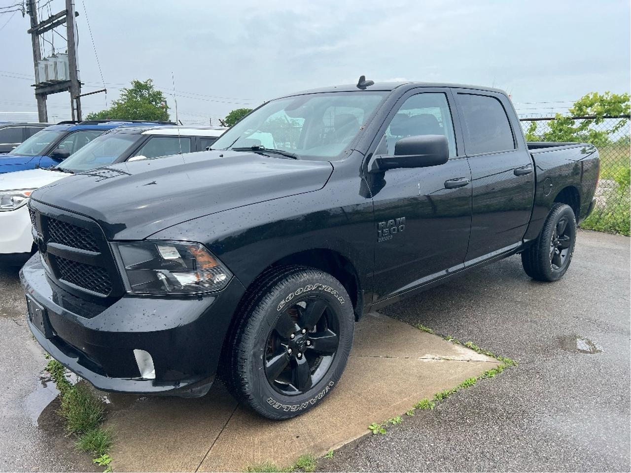 2023 RAM 1500 Classic Express Crew 4x4 V6 Blackout*HITCH*PWR SEAT*3.55's Photo