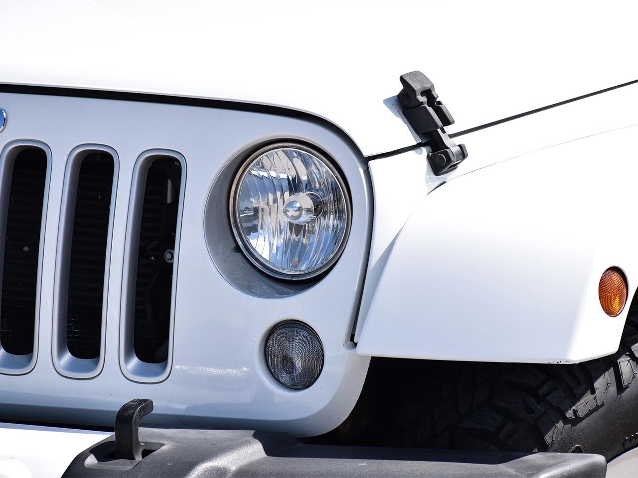 2016 Jeep WRANGLER UNLIMITED Sahara 4x4 ~Nav ~Heated Mirrors ~Power Windows Photo