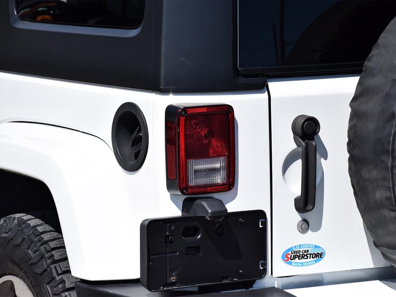 2016 Jeep WRANGLER UNLIMITED Sahara 4x4 ~Nav ~Heated Mirrors ~Power Windows Photo