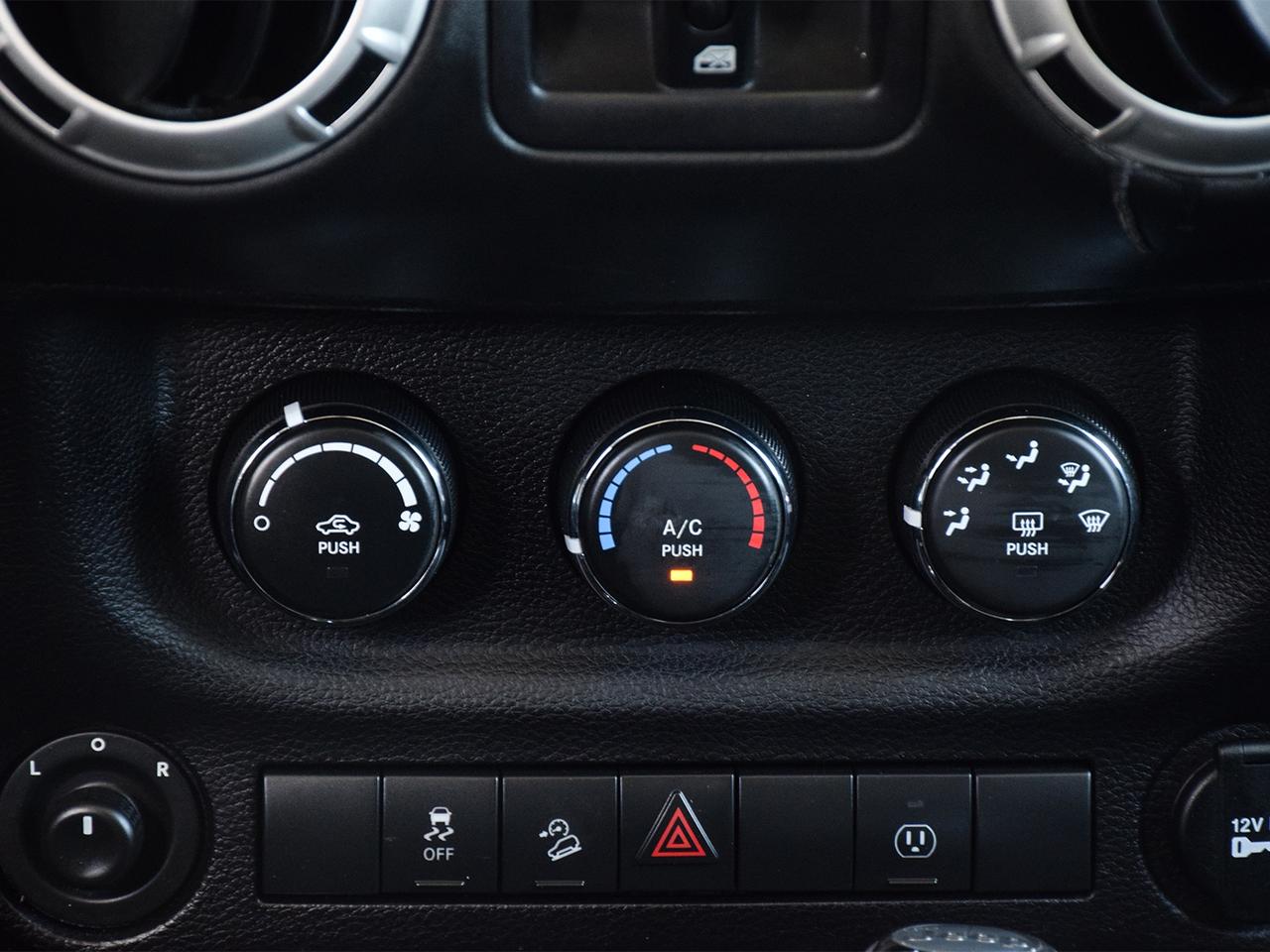 2016 Jeep WRANGLER UNLIMITED Sahara 4x4 ~Nav ~Heated Mirrors ~Power Windows Photo
