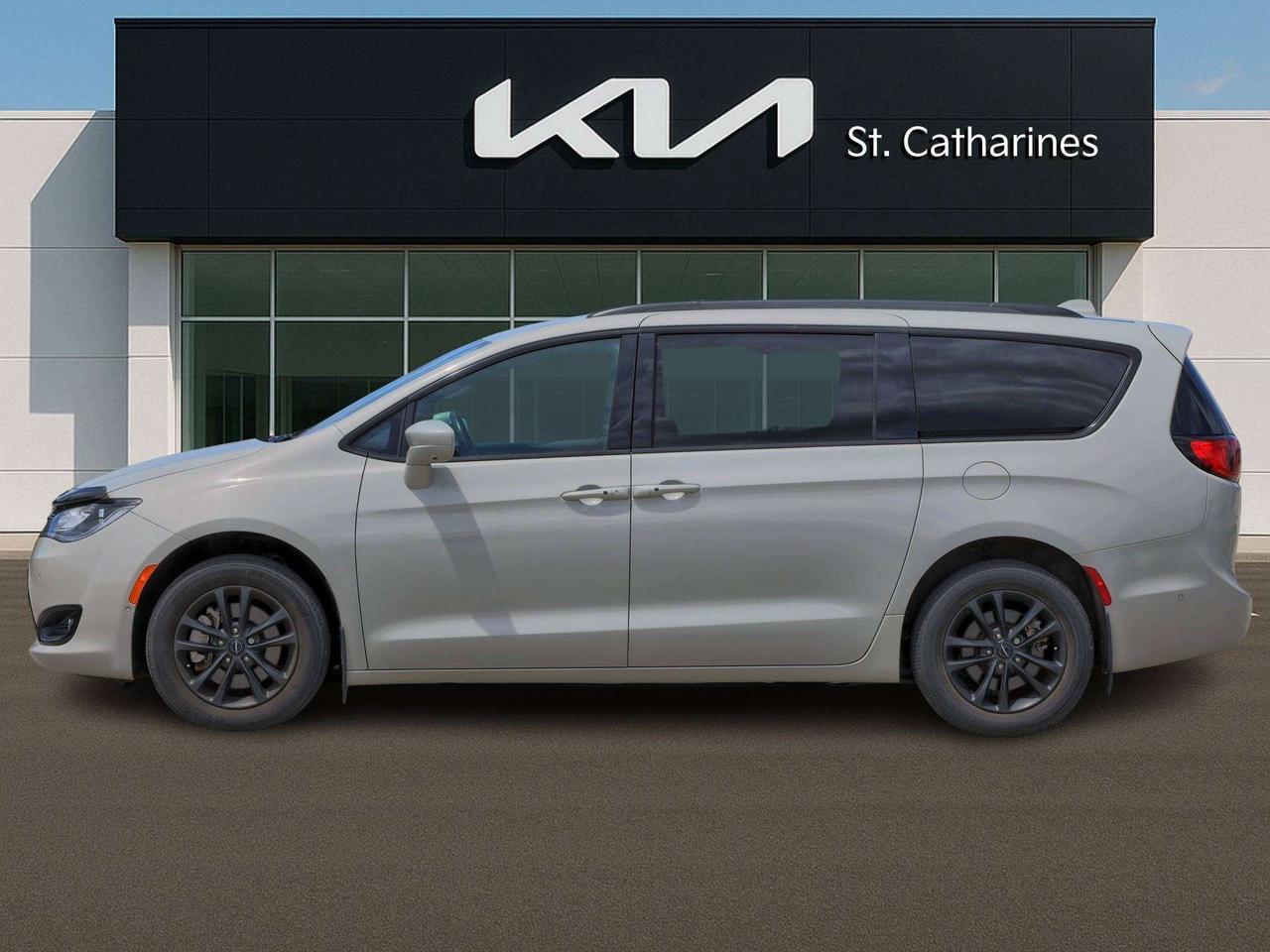 2020 Chrysler Pacifica Launch Edition Photo