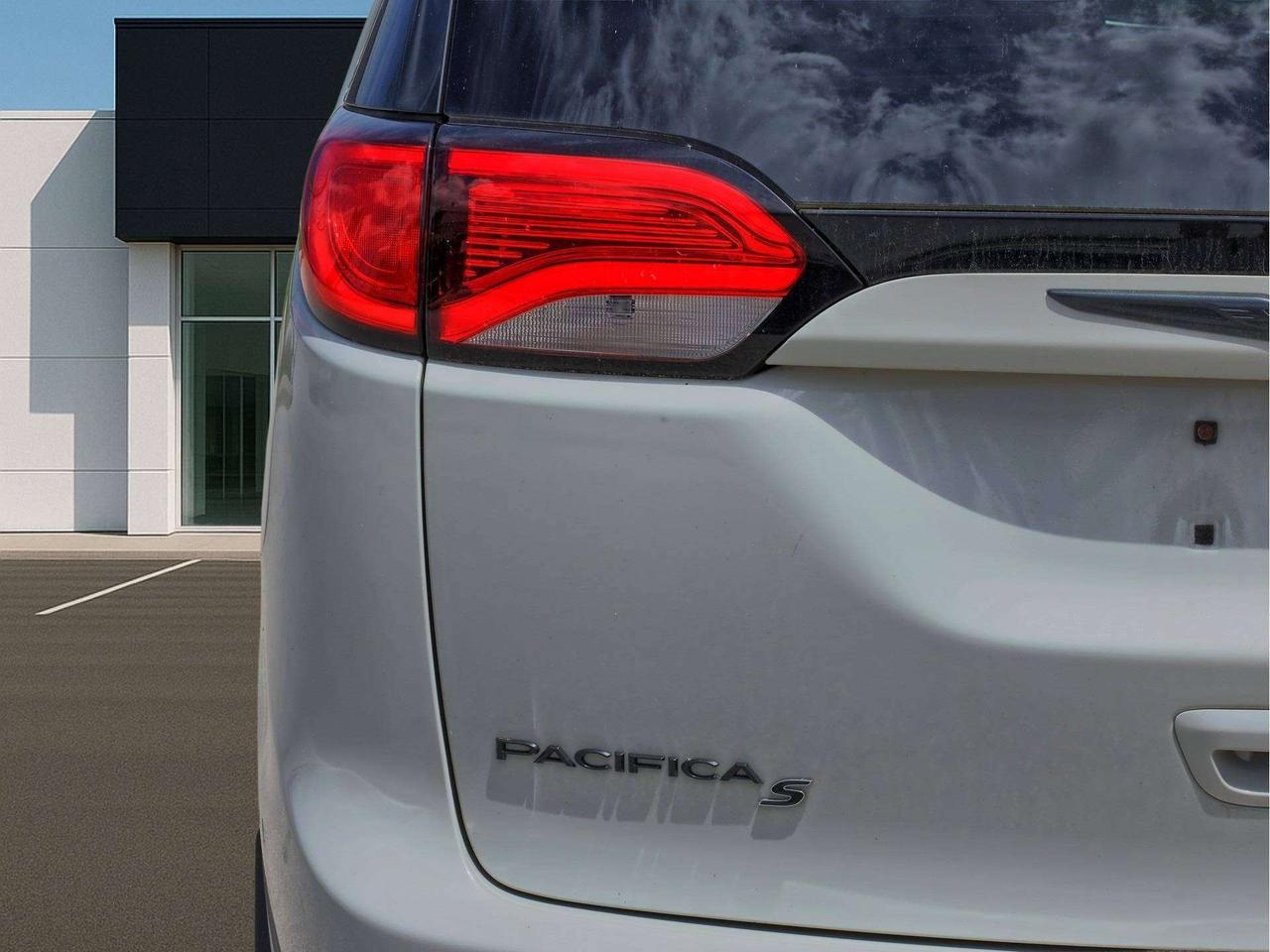 2020 Chrysler Pacifica Launch Edition Photo