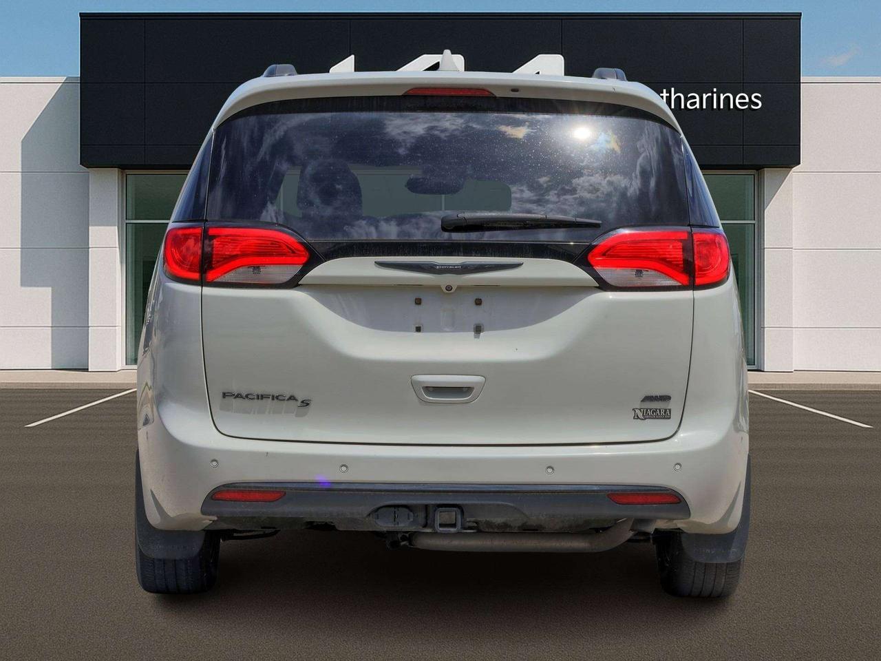 2020 Chrysler Pacifica Launch Edition Photo