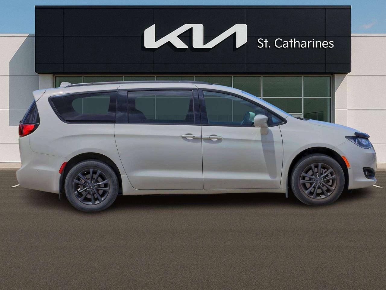 2020 Chrysler Pacifica Launch Edition Photo
