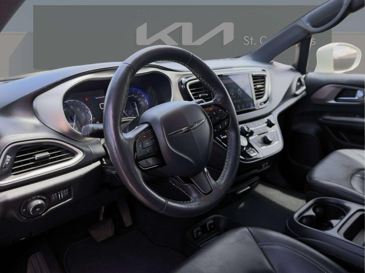 2020 Chrysler Pacifica Launch Edition Photo