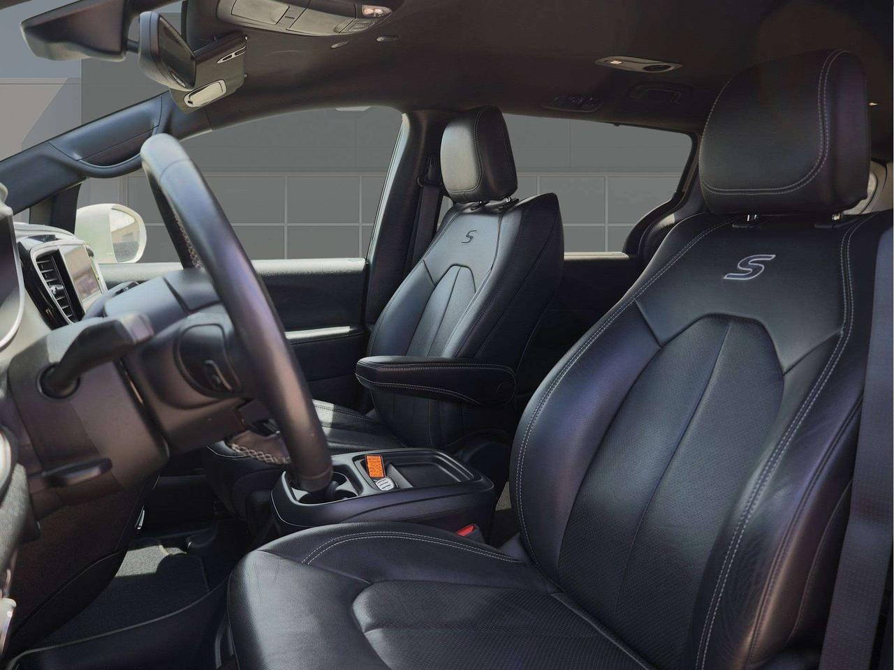 2020 Chrysler Pacifica Launch Edition Photo