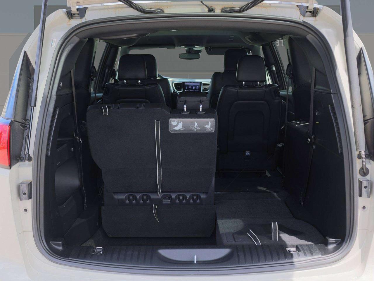 2020 Chrysler Pacifica Launch Edition Photo