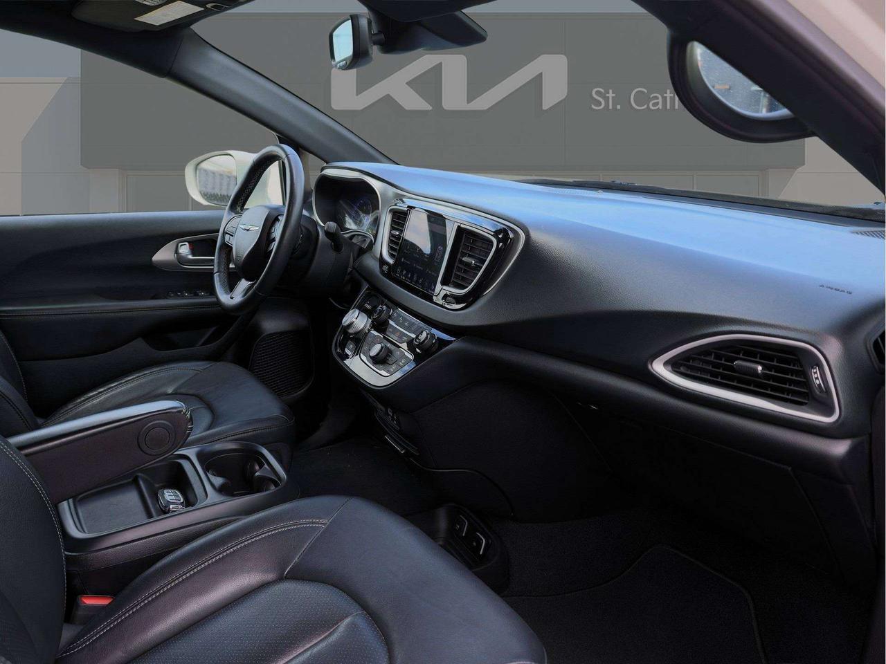 2020 Chrysler Pacifica Launch Edition Photo