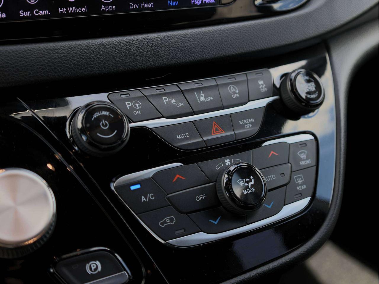 2020 Chrysler Pacifica Launch Edition Photo