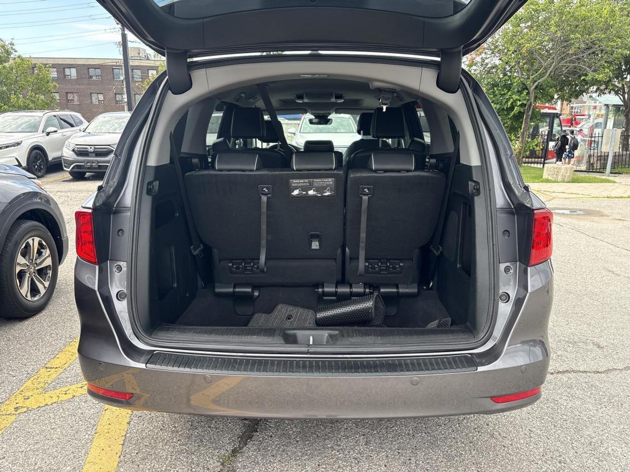 2023 Honda Odyssey Touring GPS/Leather/Sunroof/Keyless Entry Photo