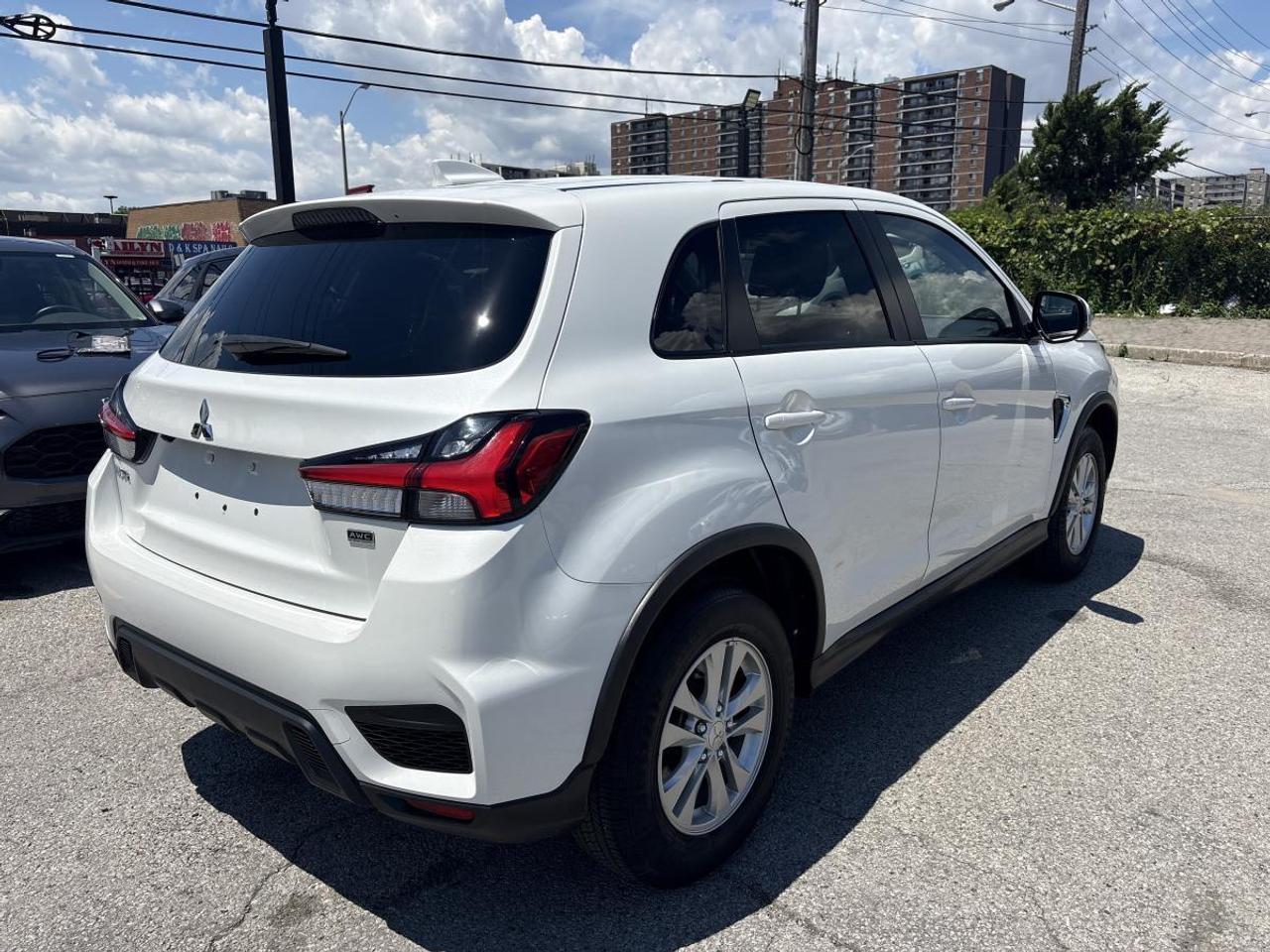 2021 Mitsubishi RVR SE AWD Clean Carfax Photo