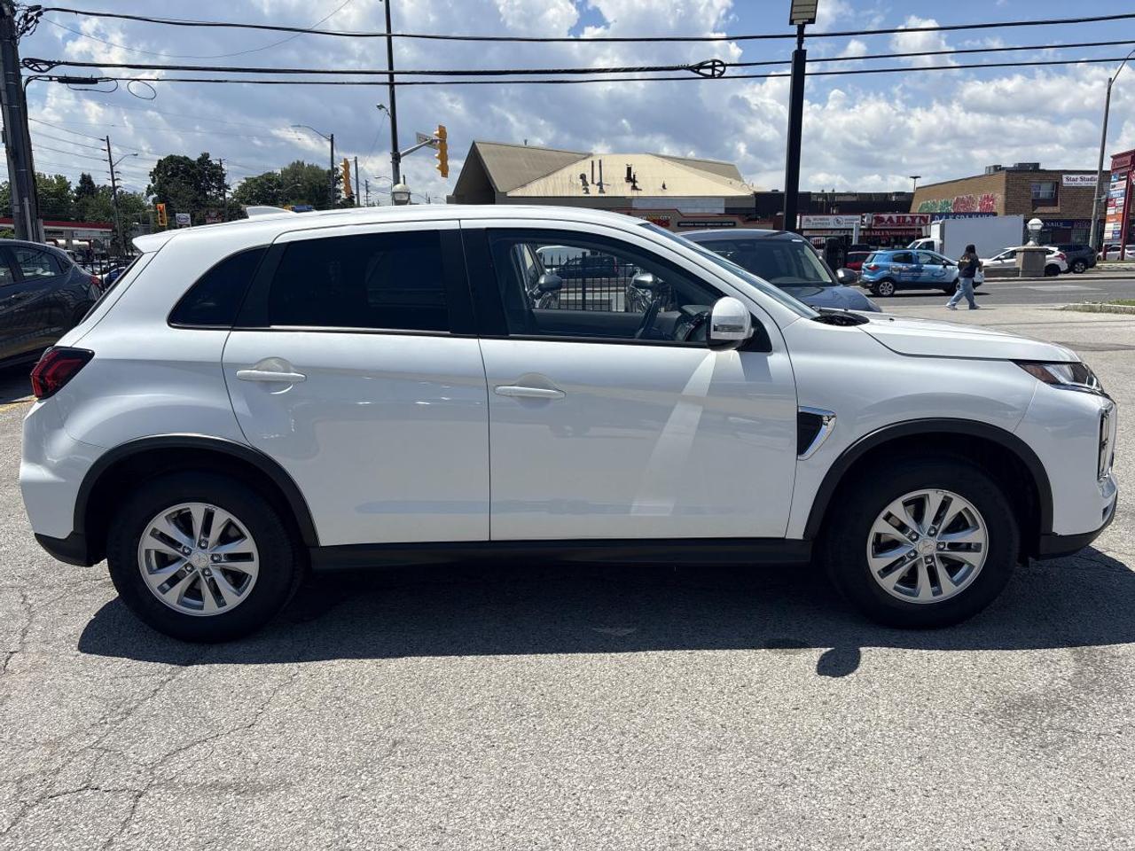 2021 Mitsubishi RVR SE AWD Clean Carfax Photo