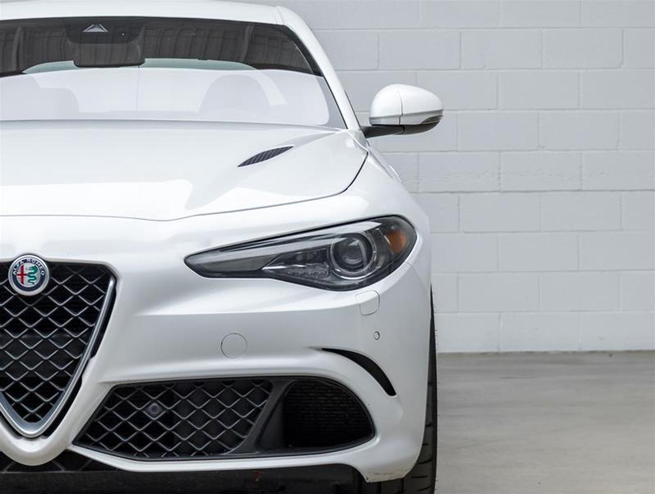 2017 Alfa Romeo Giulia  Photo4