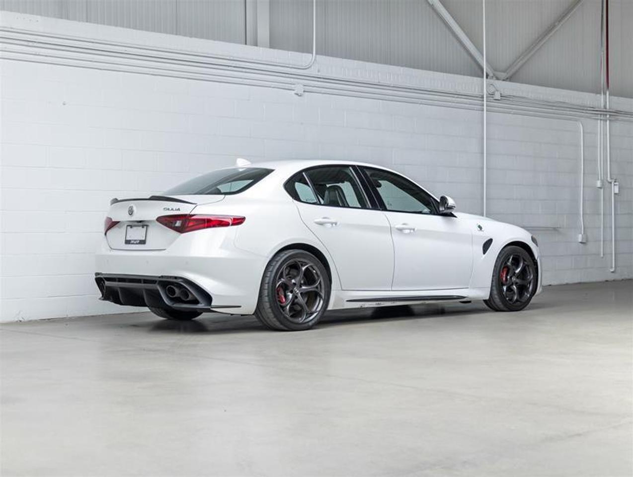 2017 Alfa Romeo Giulia  Photo