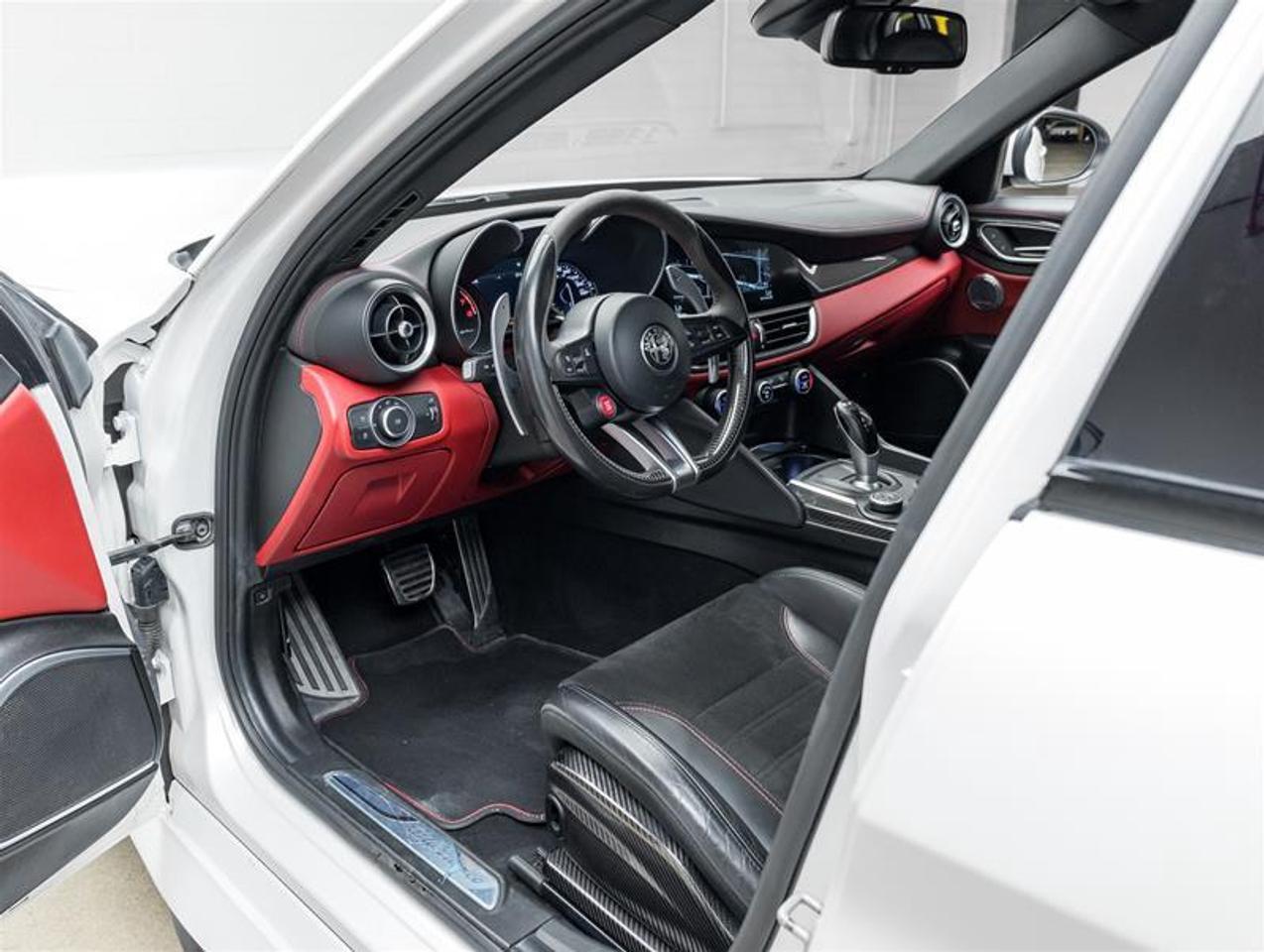 2017 Alfa Romeo Giulia  Photo