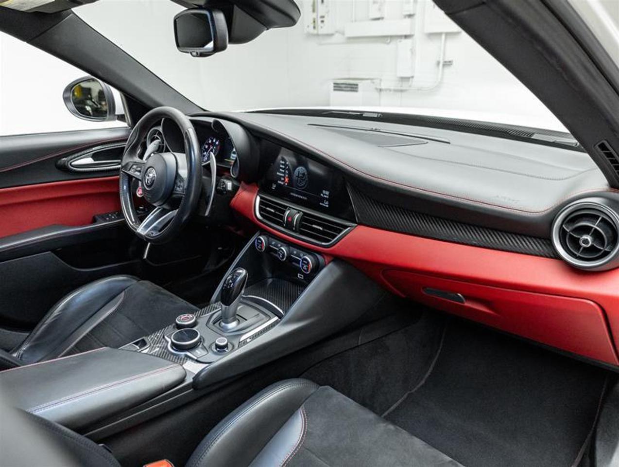 2017 Alfa Romeo Giulia  Photo