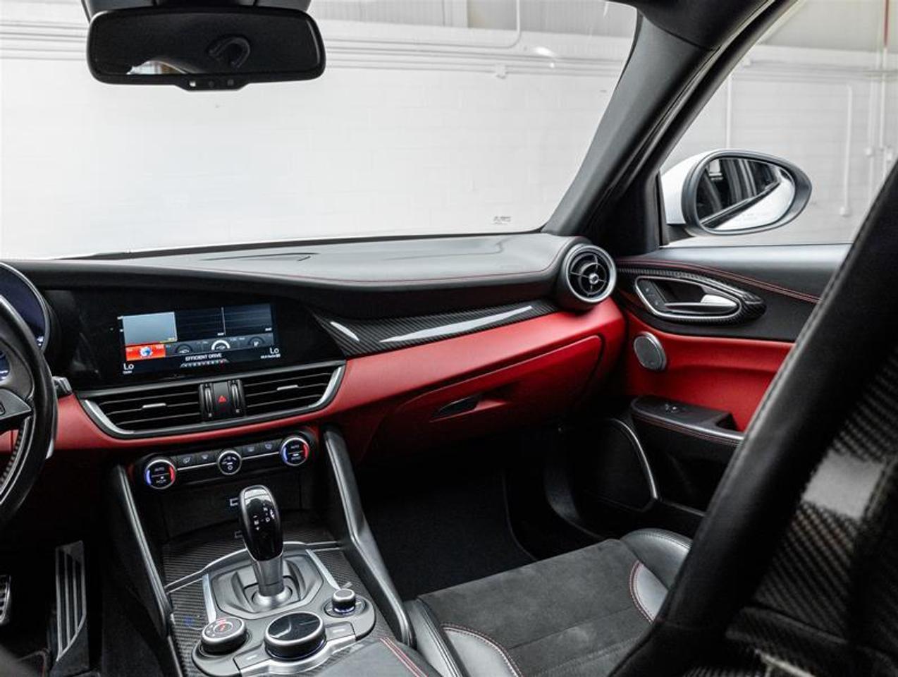 2017 Alfa Romeo Giulia  Photo