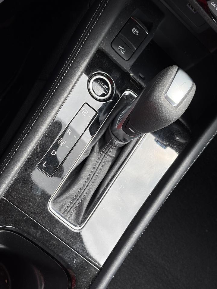 2024 Nissan Kicks SR   Premium Pkg.   Leather   Heated Seats Photo