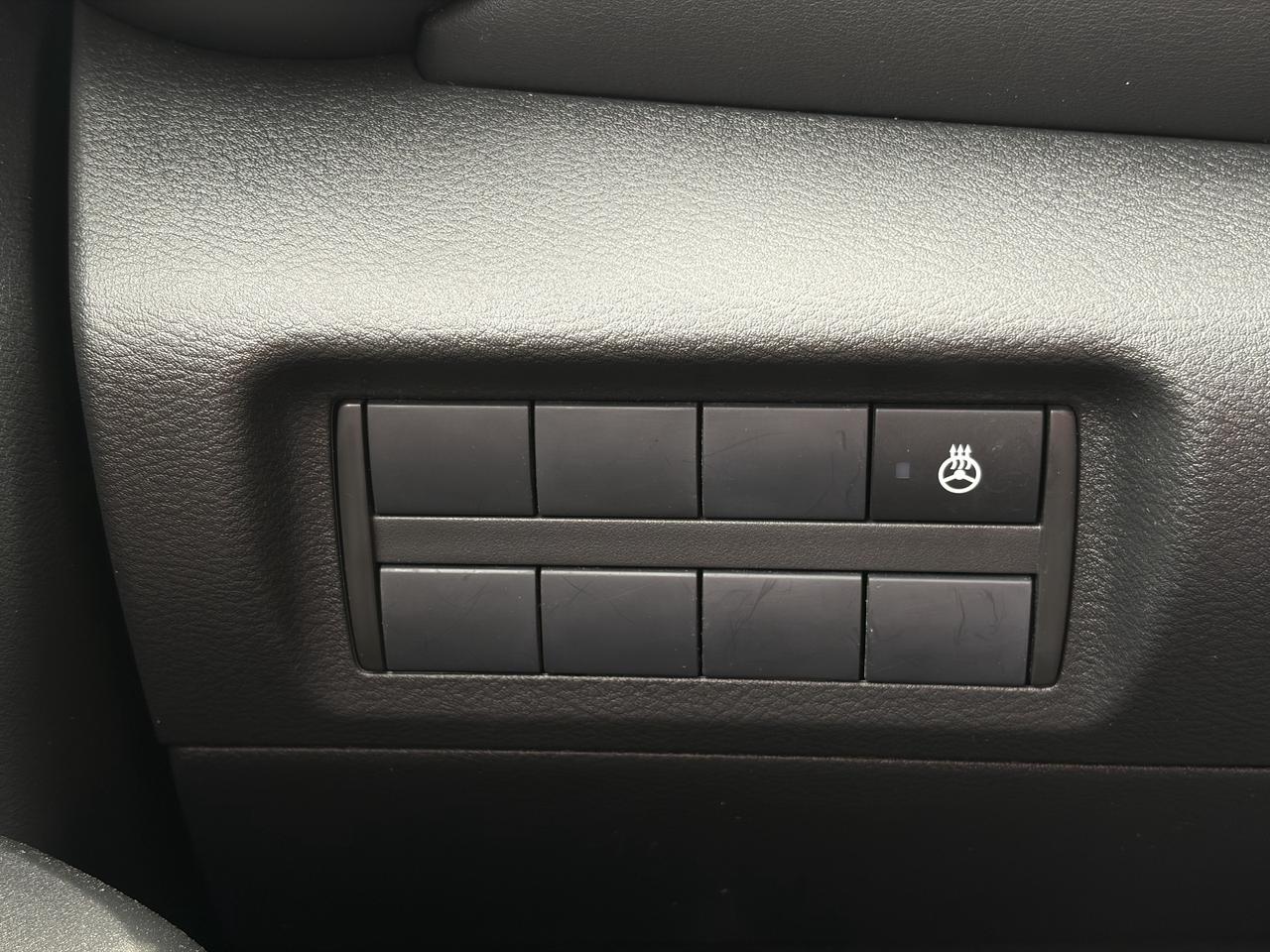 2024 Nissan Kicks SR   Premium Pkg.   Leather   Heated Seats Photo